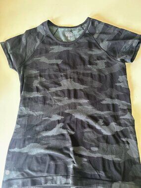 Athleta Black and Grey Camo Athletic Shirt Women’s XL